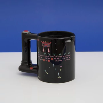 Retro Arcade – Hőre változó gamer bögre joystick fogantyúval (600 ml)